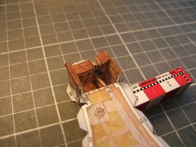 Haut-Koenigsbourg=009.JPG (162.84 Kio) Vu 9681 fois La grande fosse. A remarque la passerelle qui permet de passer du corps de batiment au jardins.