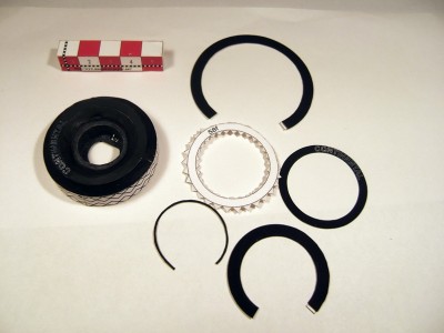 Kfz 9 Famo=227.JPG (127.18 Kio) Vu 8825 fois le flanc arrière de la roue de secours et les pièces constituant le flanc avant.