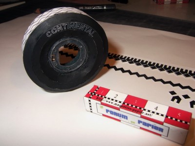 Kfz 9 Famo=230.JPG (155.62 Kio) Vu 9026 fois les flans sont terminés ( je ne suis pas sur que les allemands aient utilisés des pneus Continental pendant la dernière guerre ?)