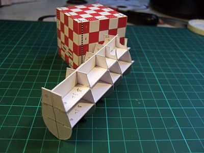 les réservations dans les deux couples arrières sont prévus pour recevoir le snorkel qui est mobile.