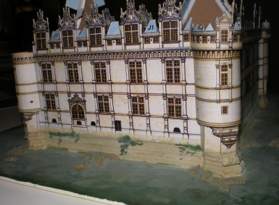 Ce qui sous entend un gros travail de peinture et flocage de gravier et algues.