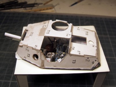 Panhard AML 90=312.JPG (152.28 Kio) Vu 10202 fois ossature supérieure mise en place provisoirement