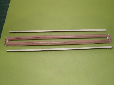 Peterbilt RonaldoM 50.jpg (124.93 Kio) Vu 2364 fois La pièce, languettes découpées et les renforts