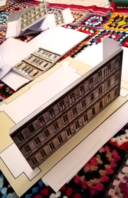 IMG_20241021_182627.jpg (925.16 Kio) Vu 2881 fois La façade dépasse l'emplacement prévu sur le support