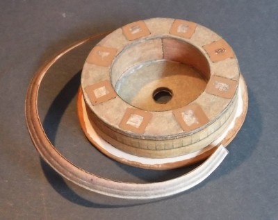 ... puis fixez l'anneau 50 et fixez la bordure à certains endroits, laissez sécher...