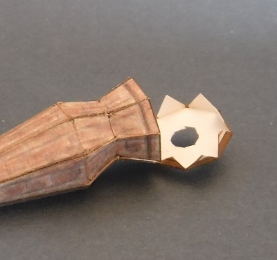 ...puis pliez-le vers l'extérieur...