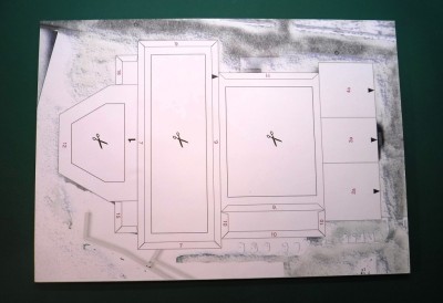 Je colle la plaque de base 1 avec du carton Finn de 2 mm...