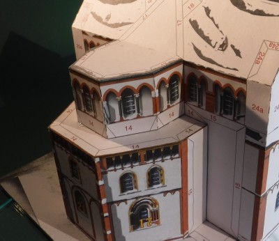 ...et placé sur le chœur.