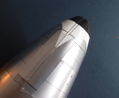 ... et collez-la sur le fuselage.