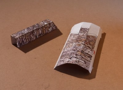 Entre les deux se trouvent deux piliers de soutien...