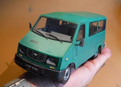 J'ai quelques voitures et merci pour votre soutien et votre intérêt, ainsi que pour vos nombreux « J'aime » pour mon rapport de construction.<br /><br />Cordialement,<br />Kurt