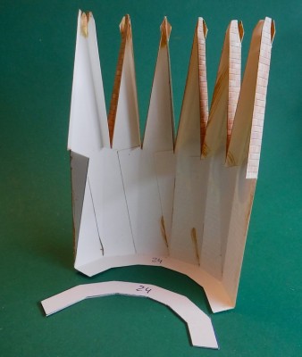 DSCF0023.JPG (114.72 Kio) Vu 8645 fois …Collez les six segments ensemble…