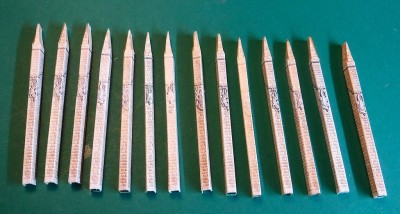 DSCF0013.JPG (215.71 Kio) Vu 12958 fois ... collez maintenant les extrémités et mettez-les de côté.