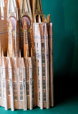 DSCF0027.JPG (192.92 Kio) Vu 12493 fois Deux petites tours seront ajoutées de part et d'autre du chœur...