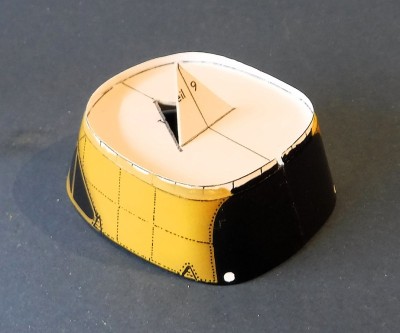 … équipée d’une patte et d’un cadre…