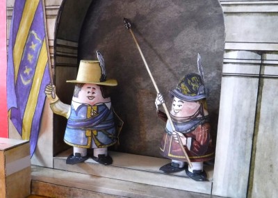 …soutenant le porte-étendard.<br /><br />Bien cordialement, Kurt