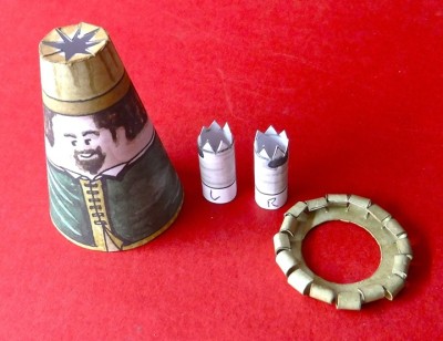 … jambes et bord du chapeau collés ensemble…