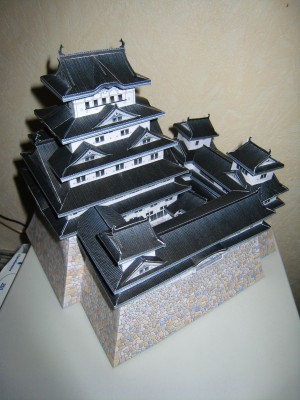 Et le palais japonais &quot;Himeji castle&quot;, plutot difficile a réaliser