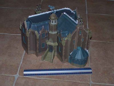 LIBERTY SQUARE
J'adore !
Probleme, c'est grand.
Le site c'est http://www.haunteddimensions.raykeim.com/index301.html

J'attend the hauted mansion avec impatience mais les delais ont ete ralongÃ©s.
Je l'ai faite en avril 2006

