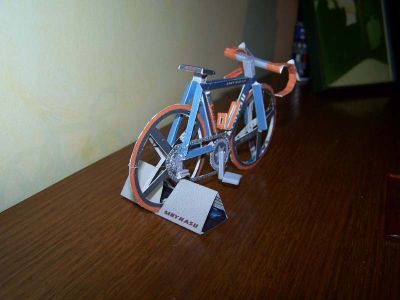 VELO
Juin 2006, pour offri  a un ami, chmapion departemental de cyclisme.

