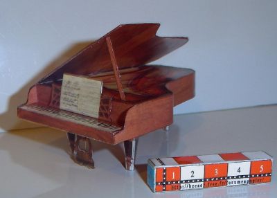 Piano00rc.JPG