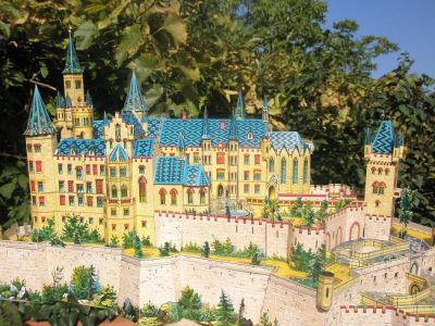 ChÃ¢teau Hollenzollern
Un chÃ¢teau typiquement bavarois de schreiber, un peu ratÃ© au niveau de la mise en couleur des planches... trop flashy pour moi.
