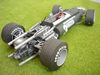 BRABHAM 
Tout y est. les deux V8 assemblÃ©s, disques de frein etc
