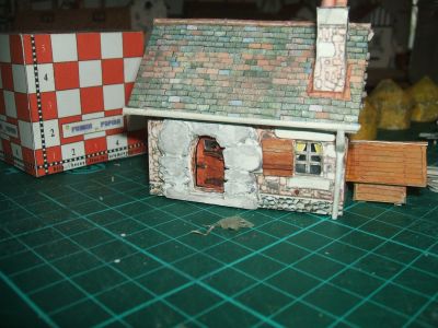 le village de dimanche illustré page 5 la ferme en T
La porte d'entrée avec ses énormes blocs de pierre
