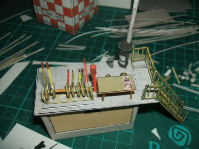 poste d'aiguillage
planches et montage sur le forum. L'intérieur. Il y a deux modèles de faits, mais on peut facilement moduler. Noter les revues sur la table (nous deux et détective).
