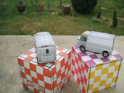 citroen HY H0
noter les retroviseurs; ils sont peints en chrome brillant de Humbrol
