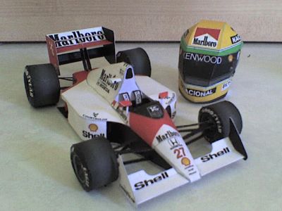 mc laren honda et le casque de senna
