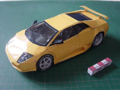 Lamborghini MurciÃ©lago de Beran Lukas
En papier photo, Ã  l'Ã©chelle thÃ©orique de 1/18, sauf que mon papier est plus petit que du A4 de 15 %
