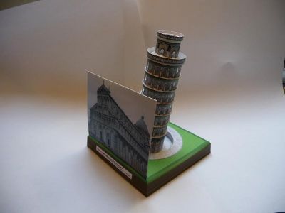 La tour de Pise de Canon
