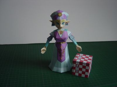 Princesse Zelda
A la demande de ma petite fille. Cette construction m'a fait dÃ©couvrir la souplesse du papier humidifiÃ© par la colle aidait au faÃ§onnage des piÃ¨ces.

