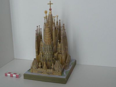 La Sagrada Famillia de Canon
FaÃ§ade Nord, la chapelle de l'Assomption
