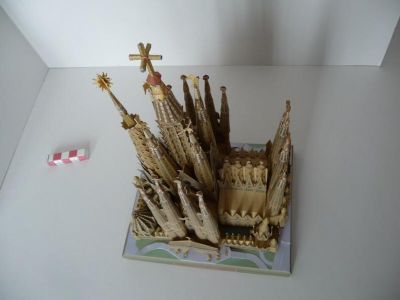 La Sagrada Famillia de Canon
RÃ©alisÃ© en bristol 160 g, imprimÃ© sur papier A5.
