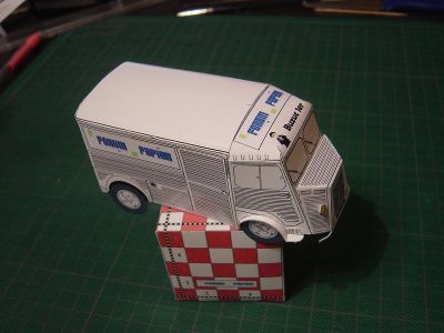 HY CitroÃ«n d'Yvan
En papier photo rÃ©duit au 1/4 
