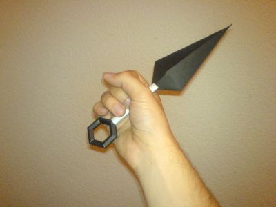 Kunai
le kunai en main...
je le trouve vraiment rÃ©aliste lÃ !
