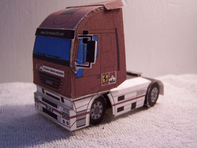 camion ferari
voici le camion ferari pris sur racepaper.de
il a Ã©tÃ© monter par mon pÃ©re pour essaier le papercraft
