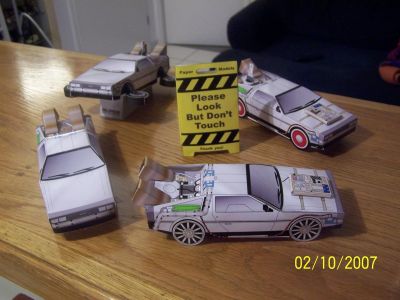 DELOREAN 2
montÃ©e en septembre 2007, pour me mettre dans le bain du paper model..
