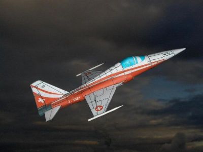 F-5
Pour la parade, les couleurs de la patrouille suisse.
http://avions-papier.heb3.org/
