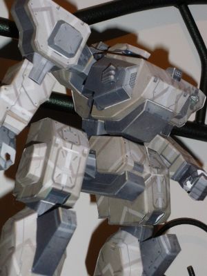 un gros robot mais je sais plus lequel
