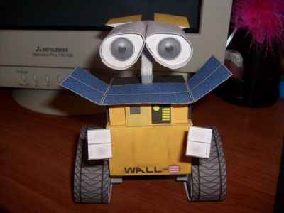 WALL-E
Je l'ai fais chez ma grand mÃ¨re un aprÃ¨s midi!!
