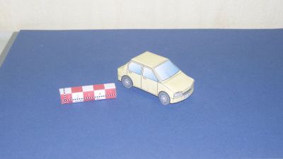 Petite voiture jaune
Toujours au format "cube"
