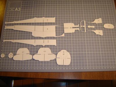 Chassis, pieces avant collage
oui il n'y a pas une seule languette de collage _-_
