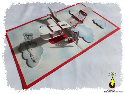 avion bi-plan pop-up colorÃ© aux feutres Promarker - vieillissement du fond de page aux encres Distress
