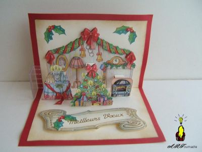 Salle de sÃ©jour de NoÃ«l
Ecore une carte pop-up double fente dont chaque sujet a Ã©tÃ© mis en 3D avec du gel silicone. D'aprÃ¨s une planche modÃ¨le de MArij Rahder.
Tag Cuttlebug travaillÃ© aux enres et stickers.
