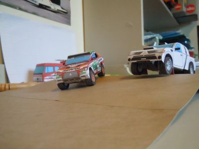 mitsubishi lancer et mitsubishi triton 

