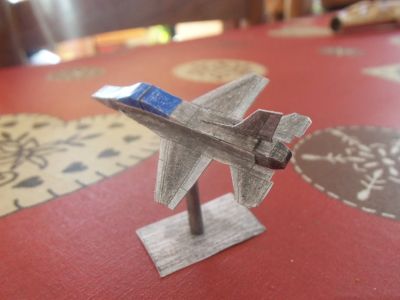 mini F-16
un F-16 de 5cm de long
