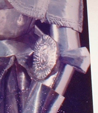 DÃ©tail
Ne possÃ©dant qu'une seule photo de l'armure, j'en ai fait des "crop"

